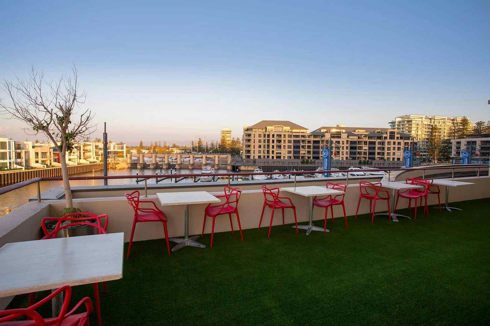 Sammys on the Marina